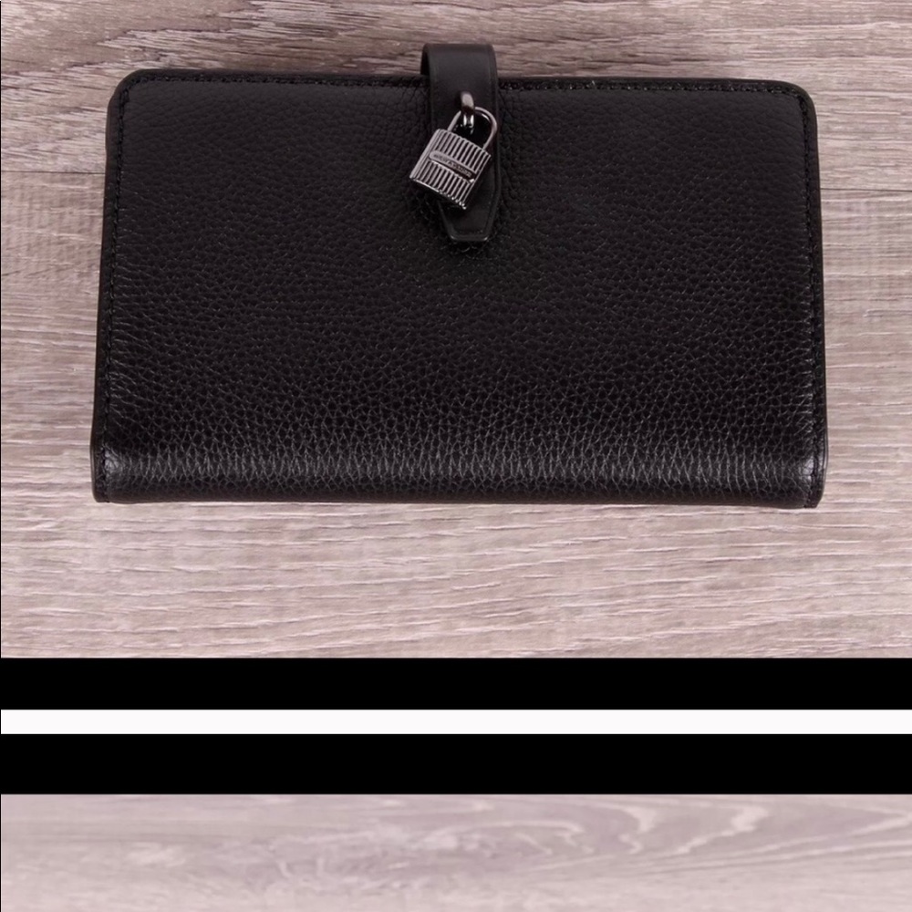 Adele Michael Kros wallet